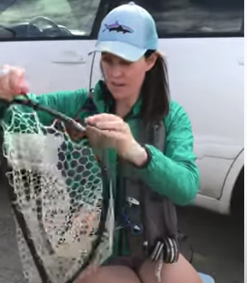 How to attach a net to your fly fishing pack